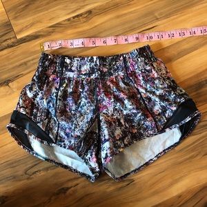 DISCONTINUED Low rise Lululemon Hotty Hot Shorts!
